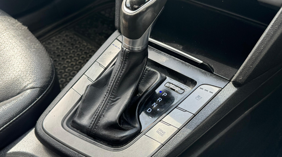 
								Hyundai ELANTRA 1.6 SX CRDI (SUNROOF) full									